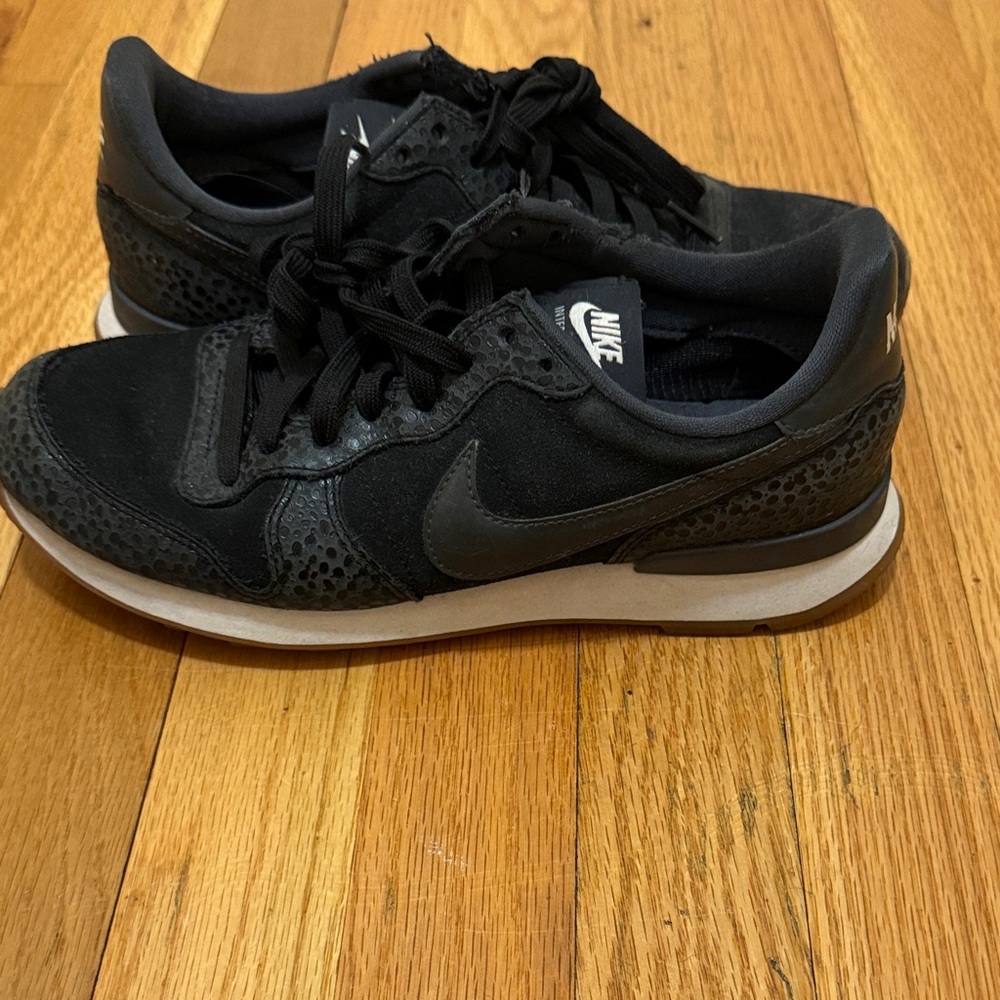Nike Internationalist Black and Gray Athletic Shoes